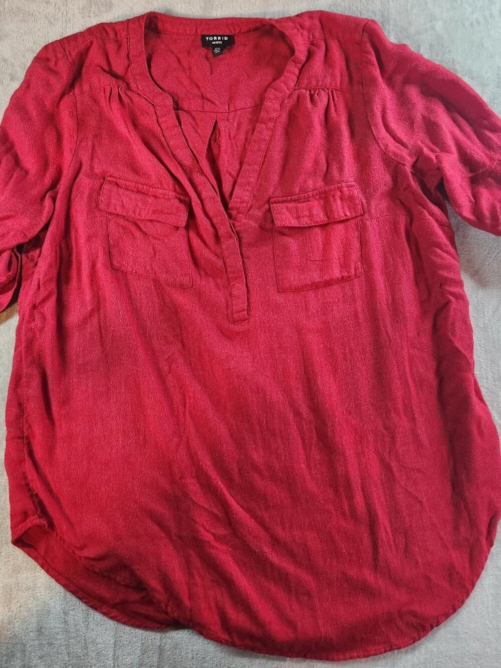 Torrid Women’s Plus Size 00 Red Solid V-Neck Roll Tab 3/4 Sleeve Blouse